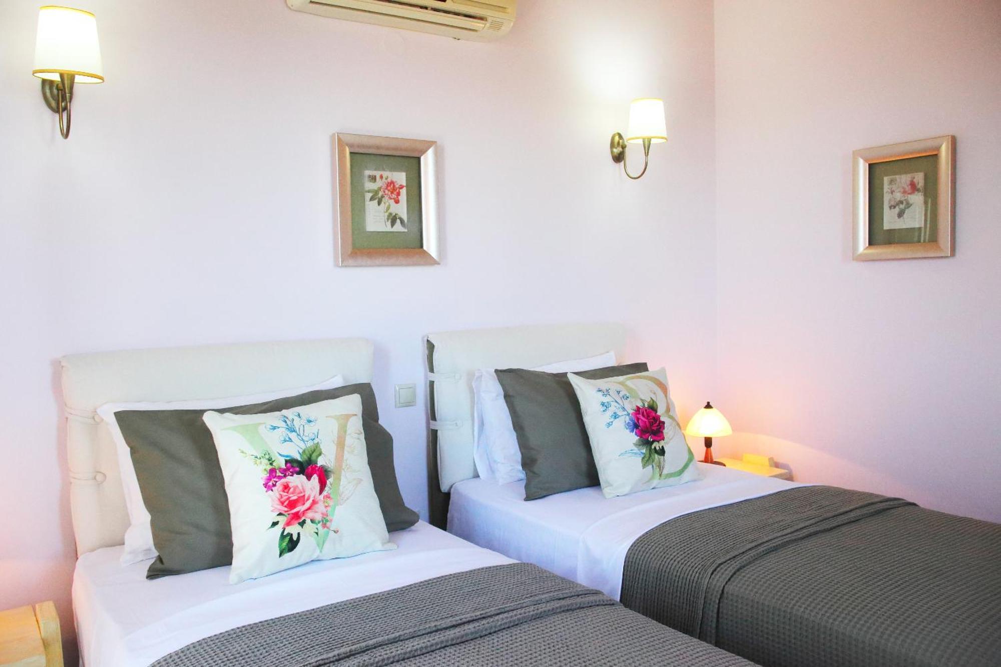 Villa Belvedere Rosa ซูกาเลดส์ ภายนอก รูปภาพ